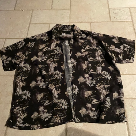 Hawaiian Button up Shirt - Picture 2 of 3